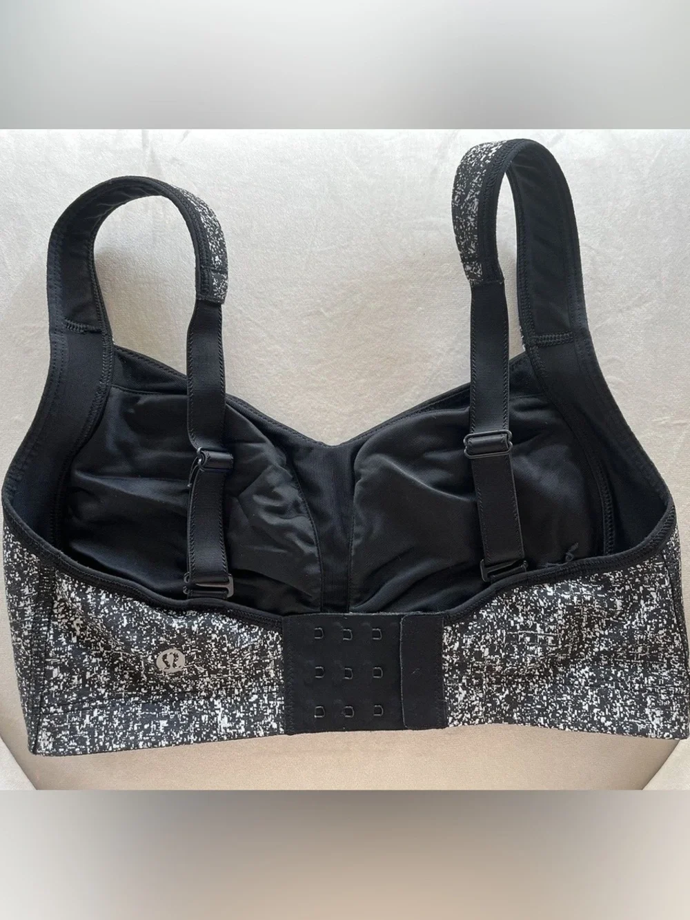 Lululemon Ta Ta Tamer Sports Bra Sz 34DD Black convertible thick padded straps